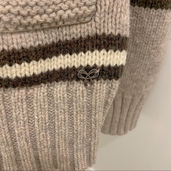 SOLD Aritzia TNA Zip-up Sweater - Picture 6 of 8